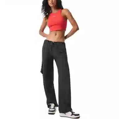 alo yoga JISOO