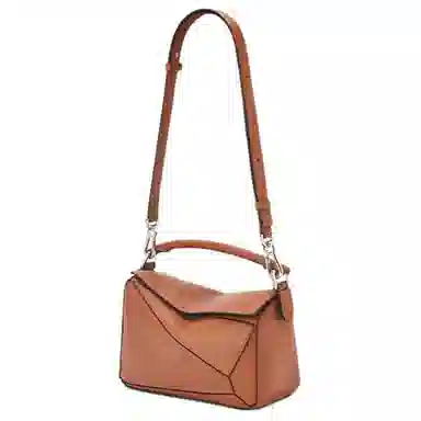 LOEWE Puzzle Anagram