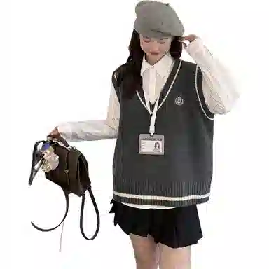 东鲸岁时记 学院风纯色刺绣套头马甲针织衫休闲外套裙子裙装套装 秋冬季 女款 灰色+黑色