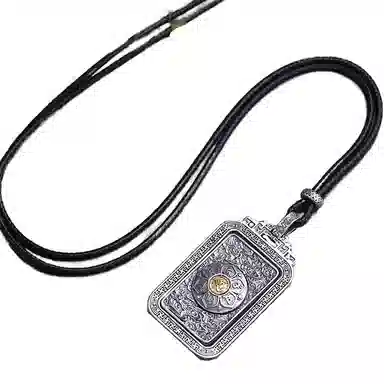 925