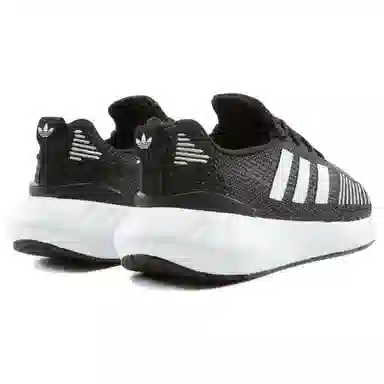 adidas originals Swift Run 22
