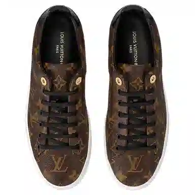 LOUIS VUITTON Frontrow