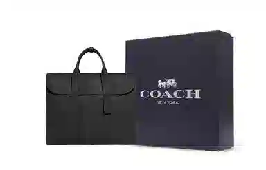 COACH Gotham 39