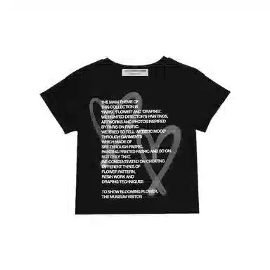 THE MUSEUM VISITOR CROP HEART SPRAYED T