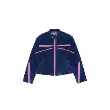 THE MUSEUM VISITOR 23AUTUMN