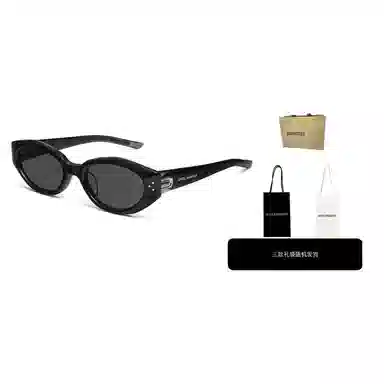 GENTLE MONSTER Cat Eye Sunglasses Black