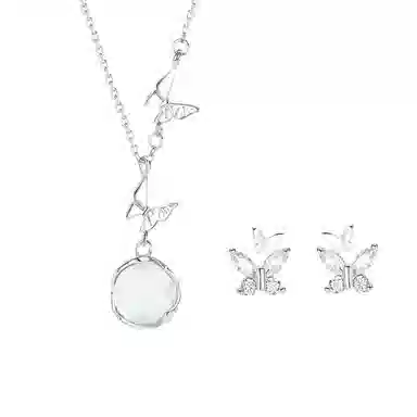 【S999足银 招财蝴蝶】 希遇 好运褔蝶 白月光 吊坠 连荔枝 新中式复古时尚简约清透气质优雅 玉髓 项链 男女同款情侣款