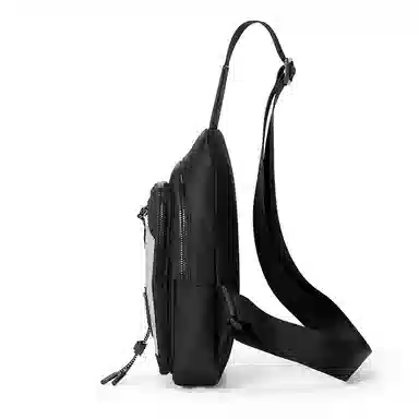 马莎兰缇 休闲简约时尚小众设计运动骑行风轻便时尚潮流通勤多功能背包 合成革 胸包 男款 黑配灰