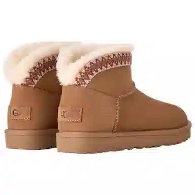 UGG Classic Novelty