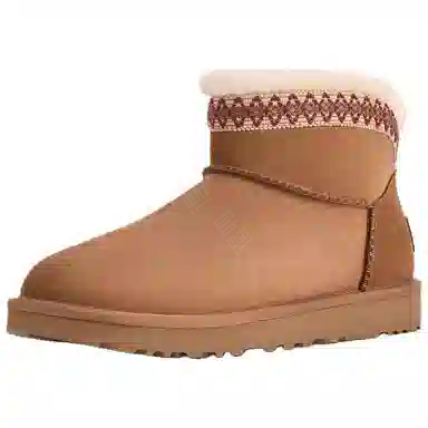 UGG Classic Novelty
