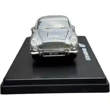 143 Aston Martin DB5 007