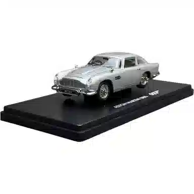 143 Aston Martin DB5 007