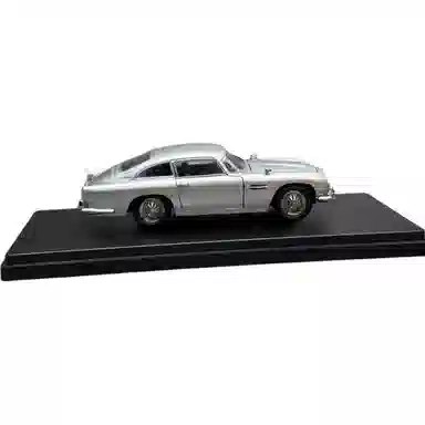 143 Aston Martin DB5 007