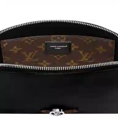 LOUIS VUITTON POCHETTE COSMTIQUE