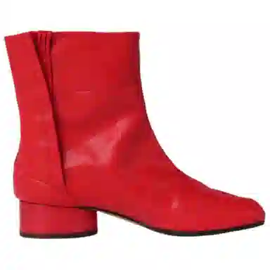 Maison Margiela Tabi Red