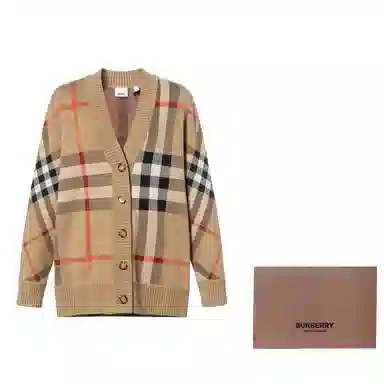 Burberry SS22 V