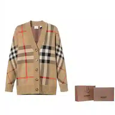 Burberry SS22 V