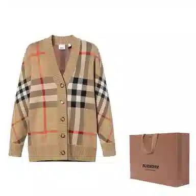 Burberry SS22 V
