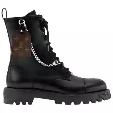 LOUIS VUITTON District Ranger