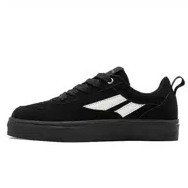 N6K8 Low Top Sneakers
