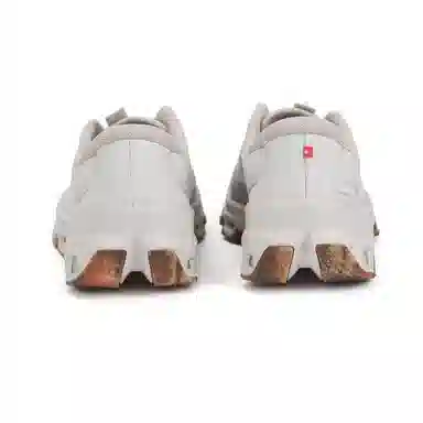 On x LOEWE Cloudventure 2.0