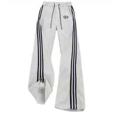 NINETEEN AUTUMN logo