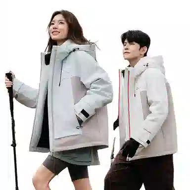 鸭鸭 新山系系列 户外运动轻量化高透湿透气防风雨防水防油污保暖耐磨连帽拼接撞色外套羽绒服 女款