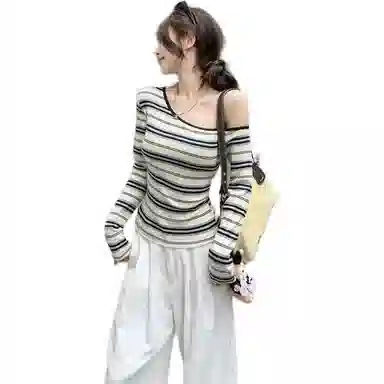 9c collective chic2025 T