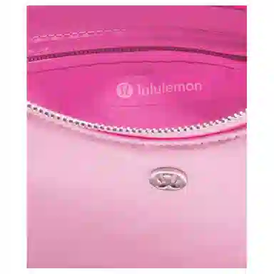 lululemon Daily Essentials 1L Logo