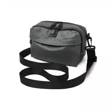 老人头 时尚潮流简约轻便出行单肩休闲百搭通勤包  人造革 斜挎包 常规 男女同款情侣款 黑色/米白色/深灰色