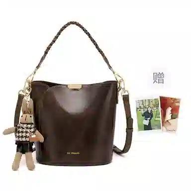 红蜻蜓 高级感气质复古水桶包小众质感通勤 牛皮 单肩斜挎手提包 常规 女款 深咖啡色
