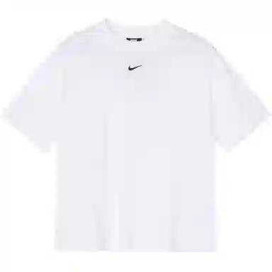 Nike Sportswear Essentlals logoT