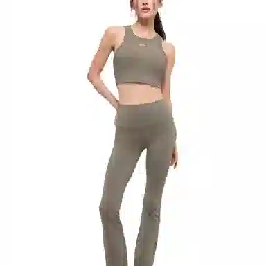 alo yoga JISOO