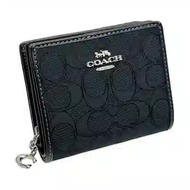 COACH Snap Wallet 11 Logo