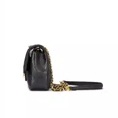 ROBERTA DI CAMERINO R