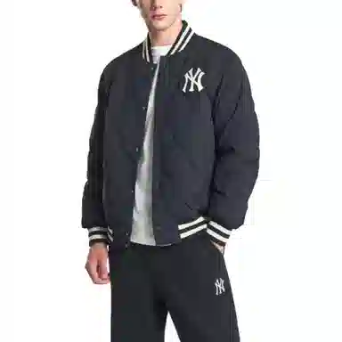 MLB New York Yankees Logo Stripe Jacket Black
