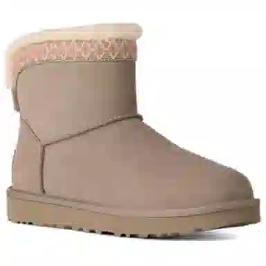 UGG Classic Novelty