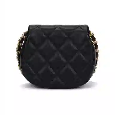 CHANEL 21B Shell Saddle Bag Black
