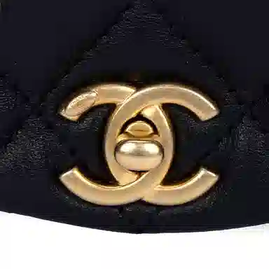 CHANEL 21B Shell Saddle Bag Black