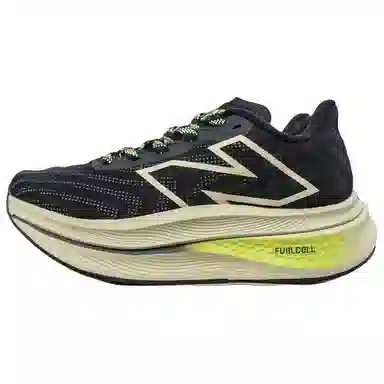 New Balance FuelCell SuperComp Trainer v2