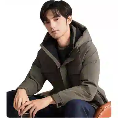 梦特娇 休闲防寒保暖连帽纯色经典羽绒服 男款