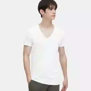 UNIQLO SS23 VT