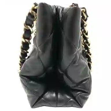 CHANEL 22B Tote
