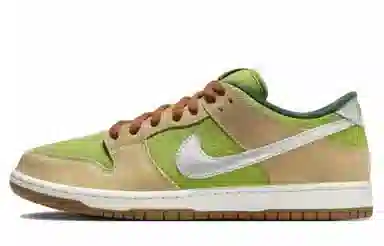 Nike Dunk SB "Black Magic"