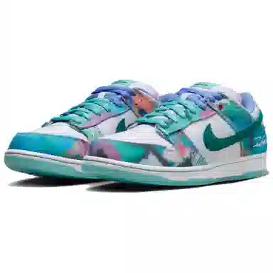 Futura Laboratories x Nike Dunk SB
