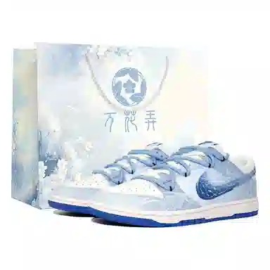 Nike Dunk Low "Hyper Royal"