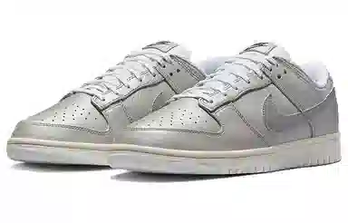 Nike Dunk Low "Metallic Silver"