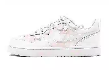 Nike Court Borough Low 520