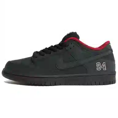 Supreme x Nike Dunk SB Low Pro OG QS Black
