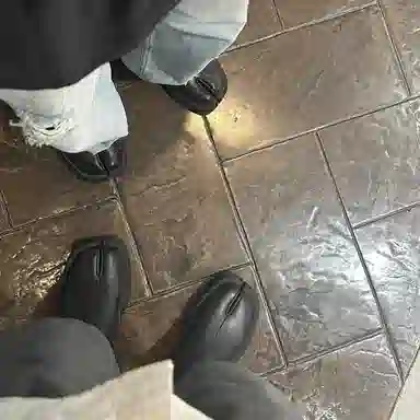 CROOKED CARD Tabi Sneakers